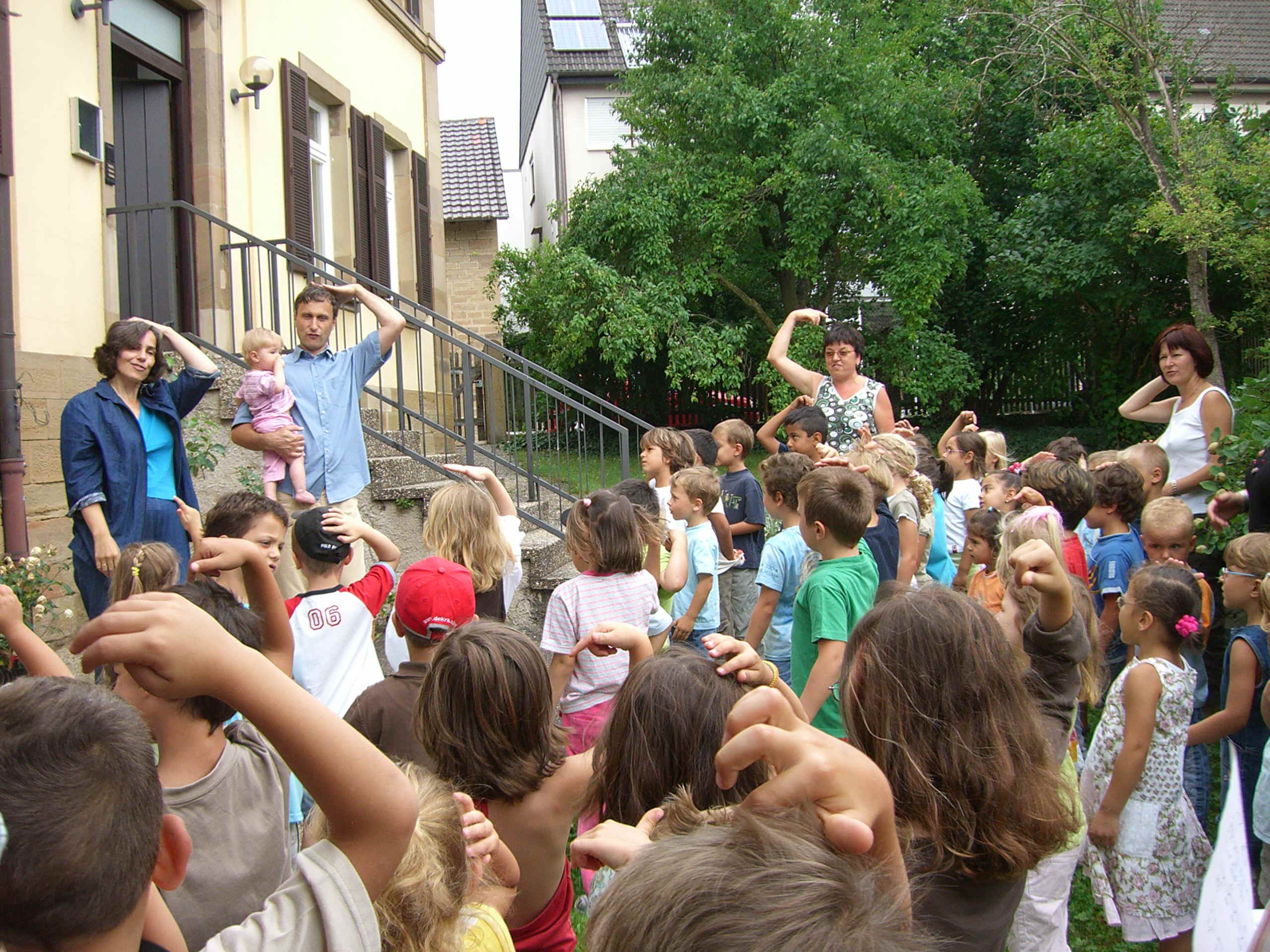 Kindergarten - Begr&uuml;&szlig;ung Pfr. Ehepaar Kern