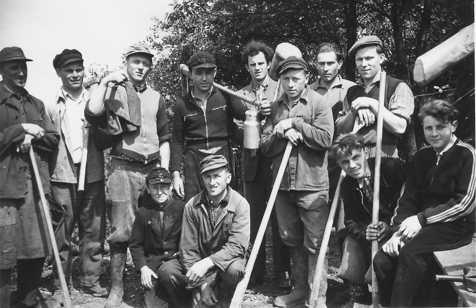 Gruppenbild von den Arbeiten am neuen Bl&auml;serplatz